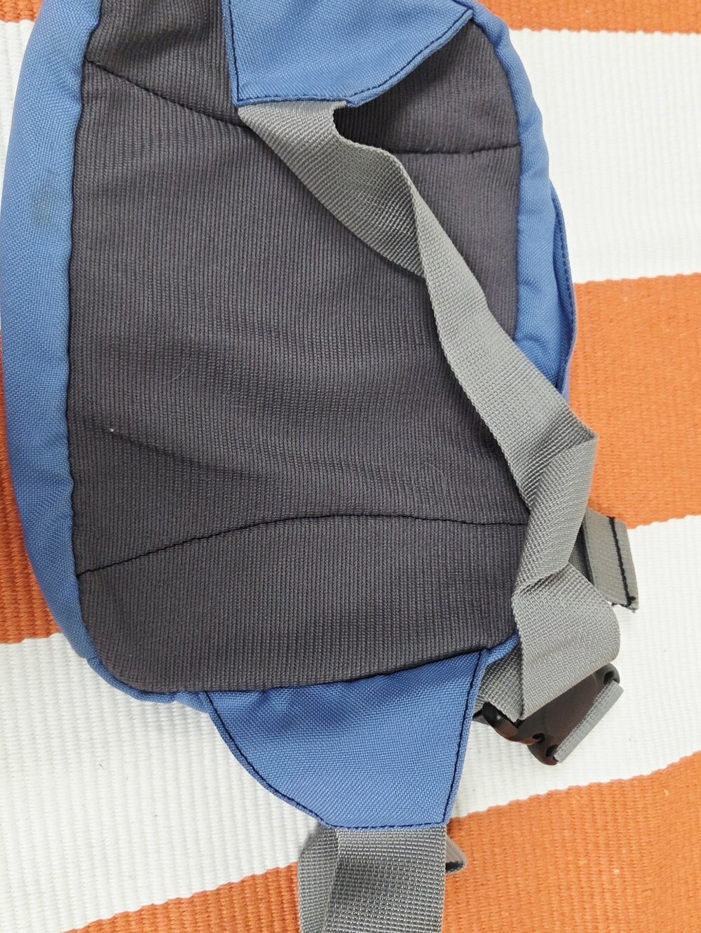 Columbia Light Blue Waist Pack With Black Strap Fanny Pack — image 4 of 8